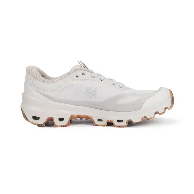On x LOEWE Cloudventure 2.0