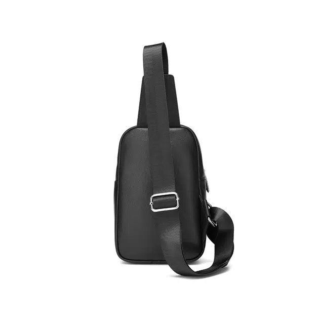 稻草人 潮流时尚机能机车骑行休闲简约纯色通勤 牛皮 胸包 常规 男款 黑色