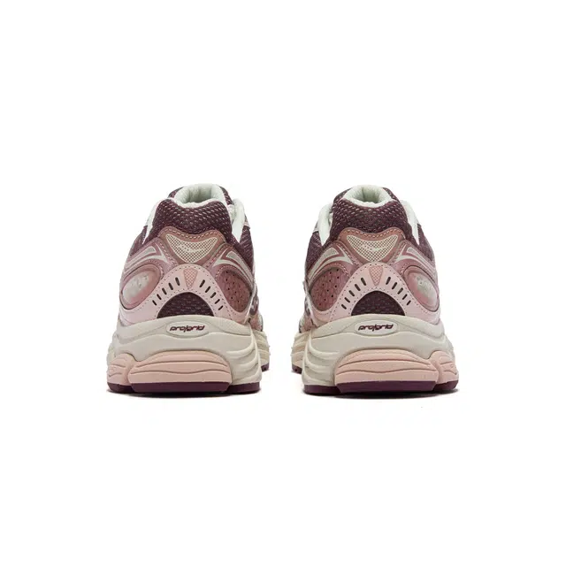 Saucony ProGrid Omni 9