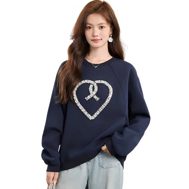 荟萃阁 落肩无帽爱心亮片设计感时尚圆领宽松上衣卫衣 女款