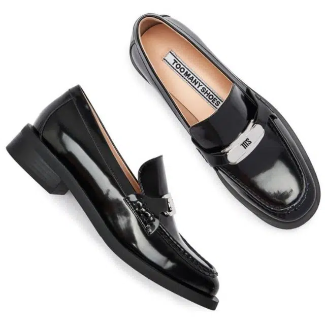 TOOMANYSHOES