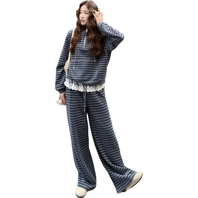 袋鼠 休闲运动慵懒风条纹连帽上衣阔腿裤两件套穿搭卫衣套装 女款