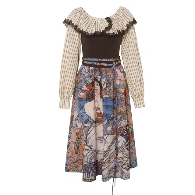 两三事 柏林热吻 法式复古时尚艺术高级设计感优雅气质收腰修身显瘦条纹拼接印花绑带一字肩长袖连衣裙 女款