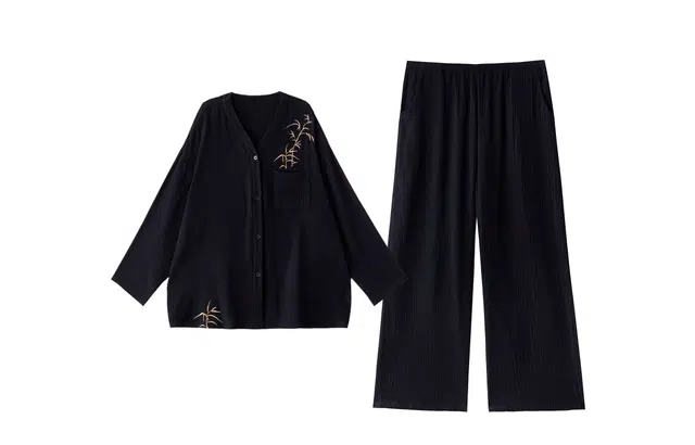 俏薇妮 舒适春秋款纯棉纱布婴儿棉带胸垫一体长袖家居服套装睡衣礼盒 女款