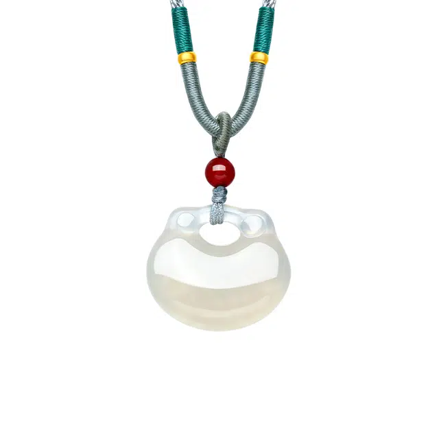 梦金园 玲珑玉锁 简约新中式白月光祥云如意锁挂坠 复古素雅国风氛围感本命年守护 平安顺遂#好运 赠编绳 玉髓 项链 女款