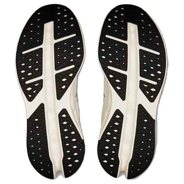 On Cloudsurfer Max Wide