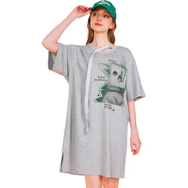 木果果木 慵懒风卡通字母中长款短袖连衣裙 女款