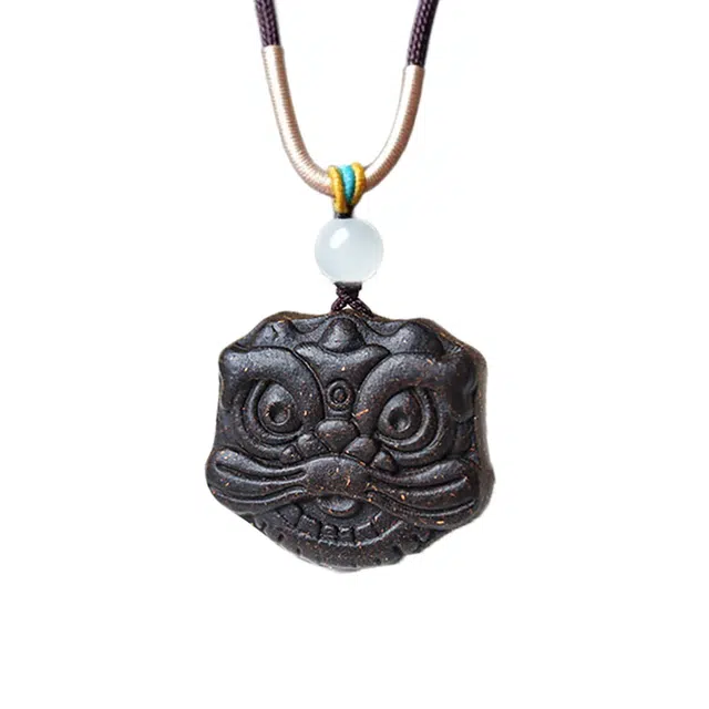 素于 新中式国潮文玩精工雕刻固化稳定木招财醒狮古韵轻奢高级感诸事顺遂转运优雅百搭#好运 合香珠 项链 男女同款情侣款