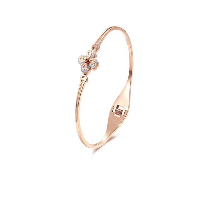 法思梵 四叶草系列 轻奢时尚百搭简约款  精致通勤日常 钛钢 手镯 女款