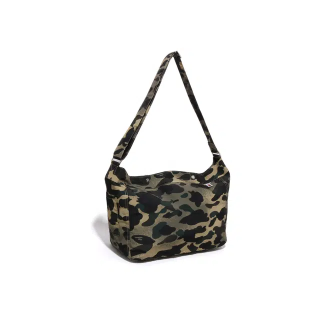 A BATHING APE