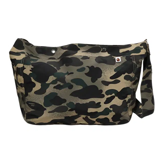 A BATHING APE