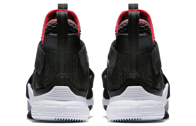 Nike zoom soldier 12