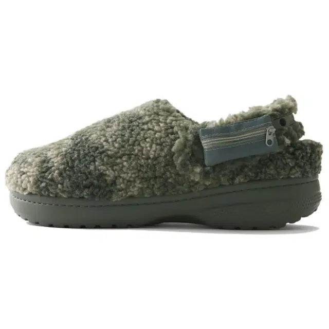 Hollister x Crocs Classic clog