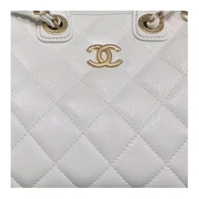 CHANEL 25A C Logo