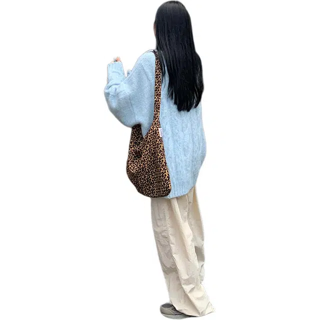 敲模女孩 慵懒学院风设计感翻领软糯宽松针织衫 女款