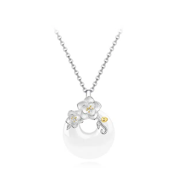 爱骊 山茶花平安扣 吉祥如意高级国潮新中式时尚百搭简约好运连连精致复古经典 精致雕刻平安顺遂好运个性设计优雅天然 玉髓 项链 女款