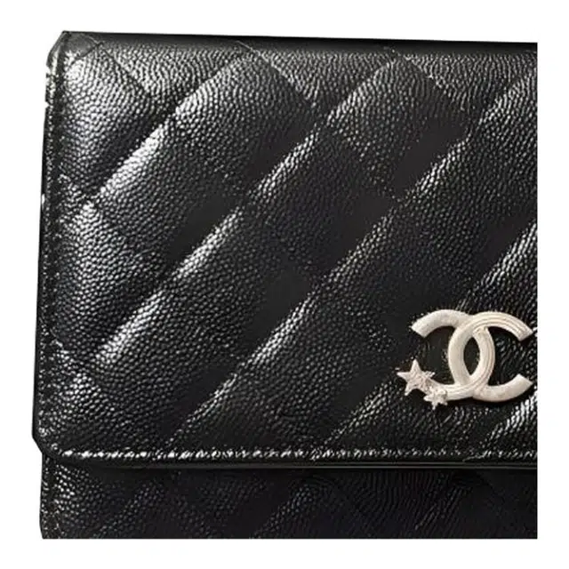 CHANEL 25B C Logo