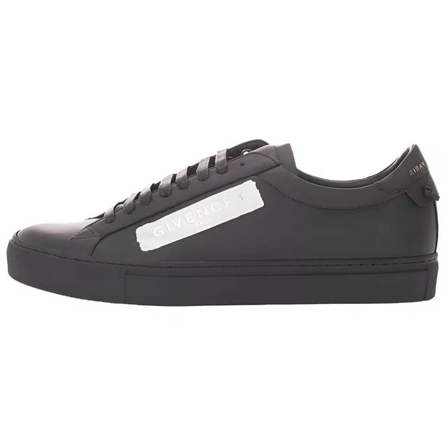 GIVENCHY