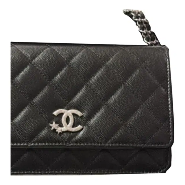 CHANEL 25B C Logo