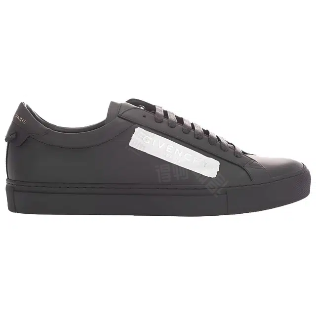 GIVENCHY