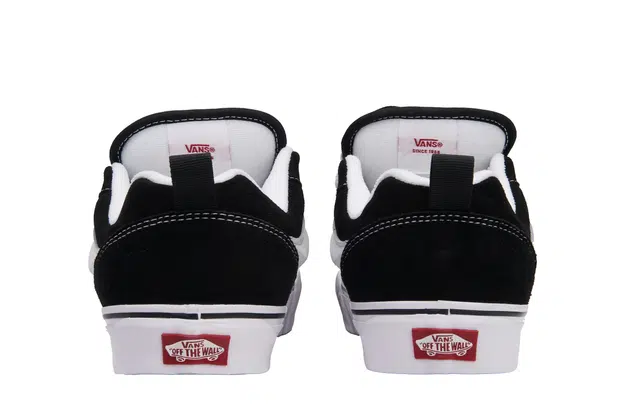 Vans Knu Skool Black and white track
