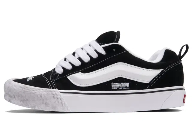 Vans Knu Skool Black and white track