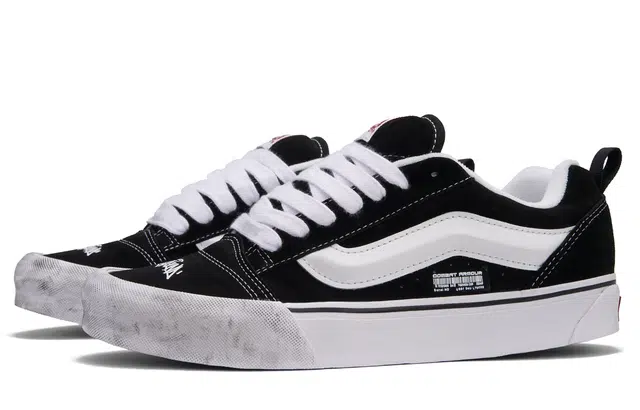 Vans Knu Skool Black and white track