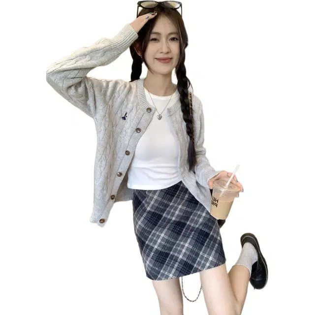 轻迎 甜美学院风别致修身毛衣粗麻花刺绣开衫针织衫 女款