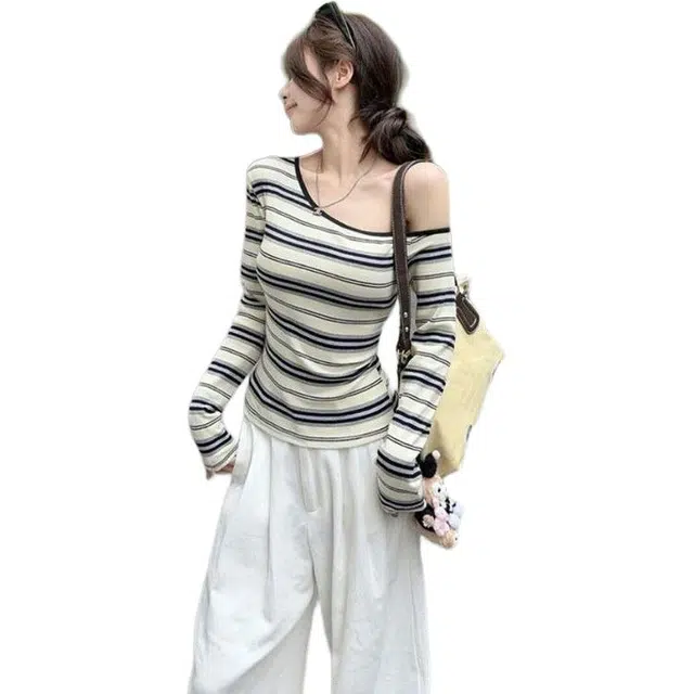 9c collective chic2025 T