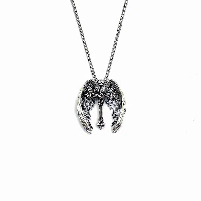 弘浪 【恶魔之翼】轻奢小众设计复古暗黑风十字架高级感轻奢银饰个性潮酷时尚复古街头潮流高级设计好运 钛钢 项链 男女同款情侣款