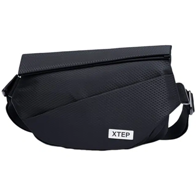 特步 轻便外出斜挎包百搭通勤耐用骑行包机车包 纺织织布 胸包 常规 男款 黑色