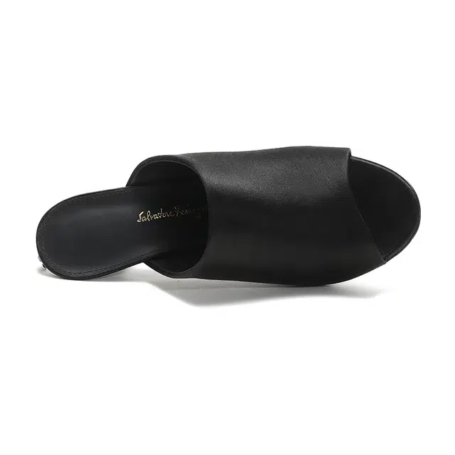 FERRAGAMO Janine T 8.5cm