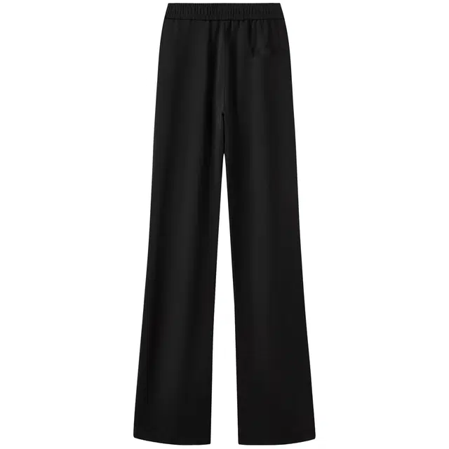 NINETEEN AUTUMN logo