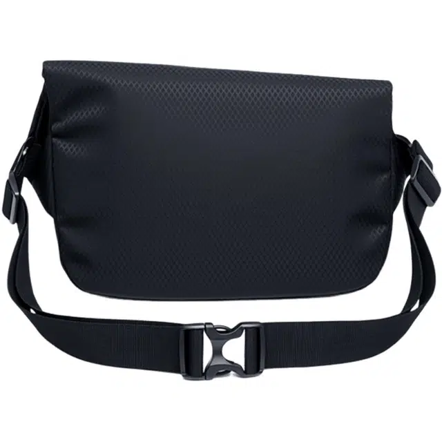 特步 轻便外出斜挎包百搭通勤耐用骑行包机车包 纺织织布 胸包 常规 男款 黑色