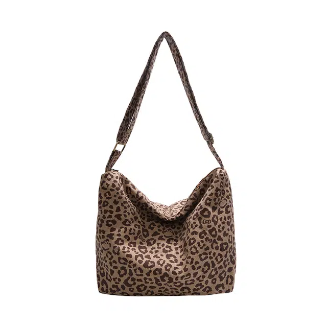 單倉 高颜值豹纹时尚通勤百搭学院风小众个性设计腋下包 帆布 单肩包 常规 女款 棕色/红色/紫色