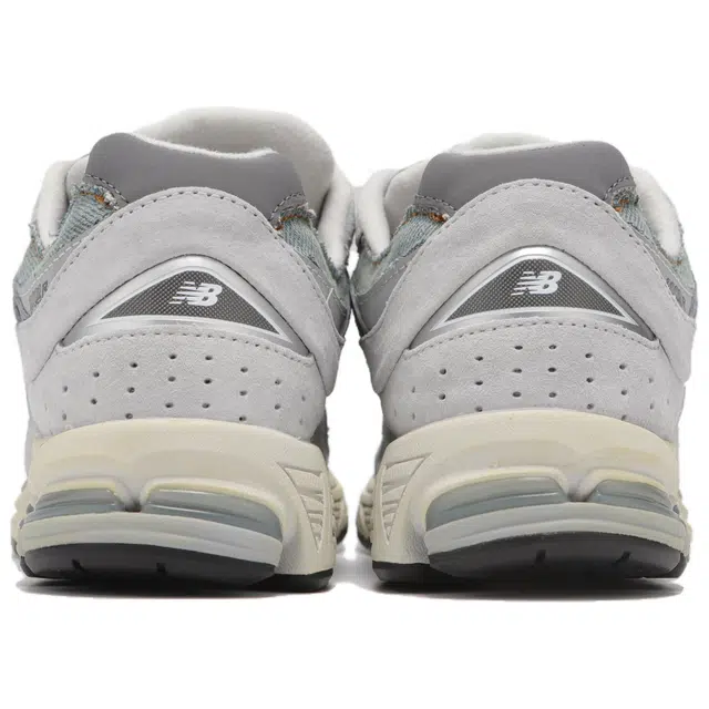New Balance NB 2002R
