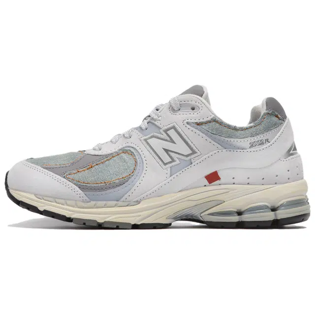 New Balance NB 2002R