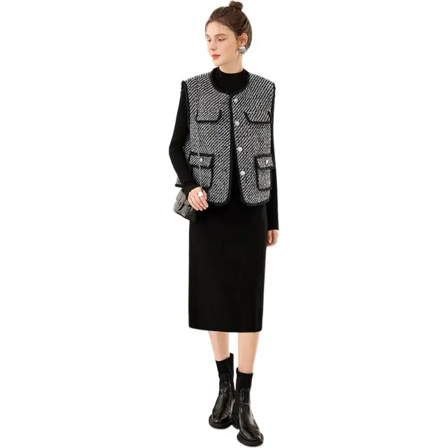 她池 含绵羊毛法式小香风撞色圆领单排扣叠穿无袖马甲 女款