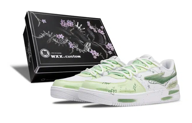 【定制球鞋】鸿星尔克 空军一号 耳语 清新手绘 涂鸦 可爱 潮流百搭 礼盒款 耐磨轻便透气 低帮 板鞋 男款 白绿色