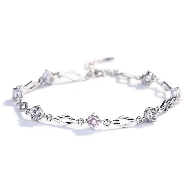 眰恦 璀璨之心 爆闪菱光  轻奢感时尚简约设计 精致温柔 百搭个性手饰#好运 琉璃 手链 女款