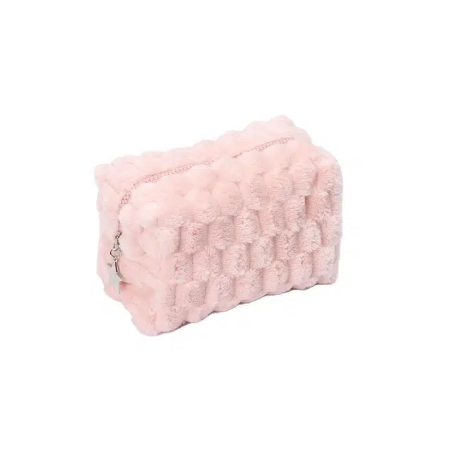 艾情草之恋新款毛绒棋牌格可爱化妆包大容量高颜值女士便携手拿收纳包袋 防尘收纳便携防摔