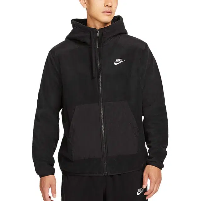 Nike Sportswear Style Essentials+ Logo