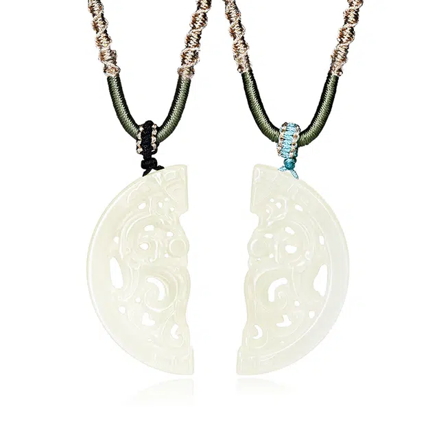 周大生 天作之合双龙合璧 精湛雕刻 新中式国风双龙玉佩显气质#好运 玉髓 项链 男女同款情侣款