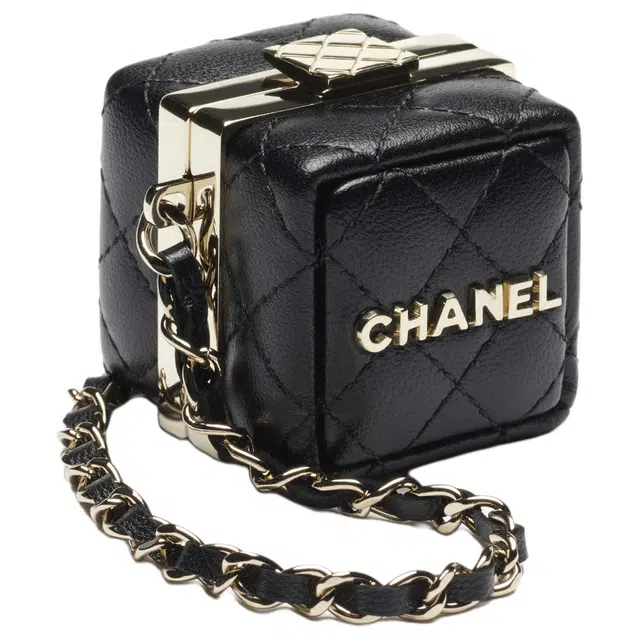 CHANEL charm 25K C Logo