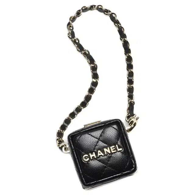 CHANEL charm 25K C Logo