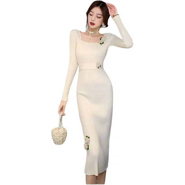 纤丝鸟 法式优雅简约轻熟风修身显瘦女神范方领毛衣长袖连衣裙 女款