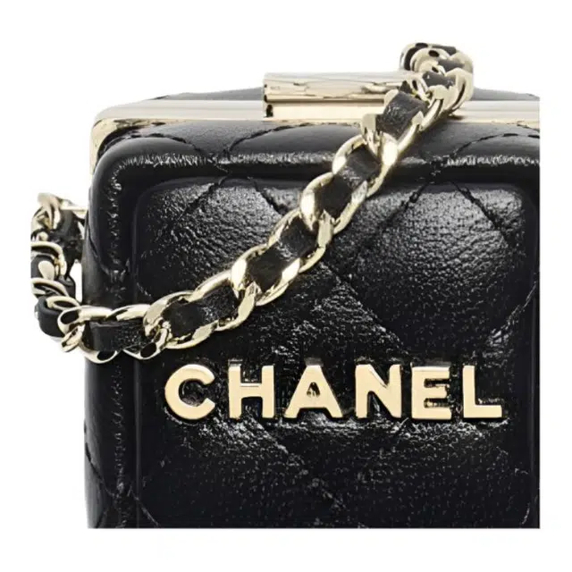CHANEL charm 25K C Logo
