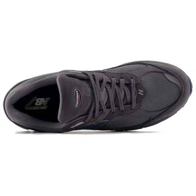 New Balance NB 2002R