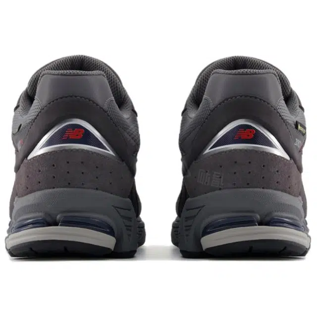 New Balance NB 2002R