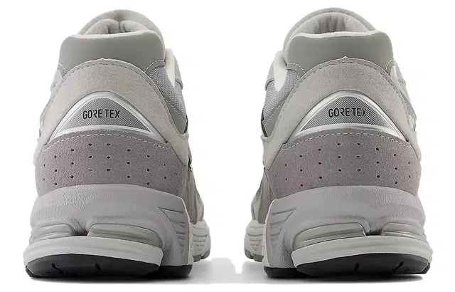 New Balance 2002R Gore-Tex